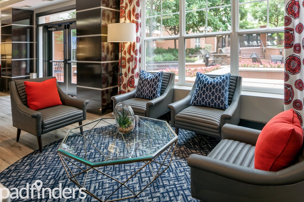 800 Carlyle_Int_Amenities_Loungeseating_6.17 800 Carlyle_Int_Amenities_Loungeseating_6.17