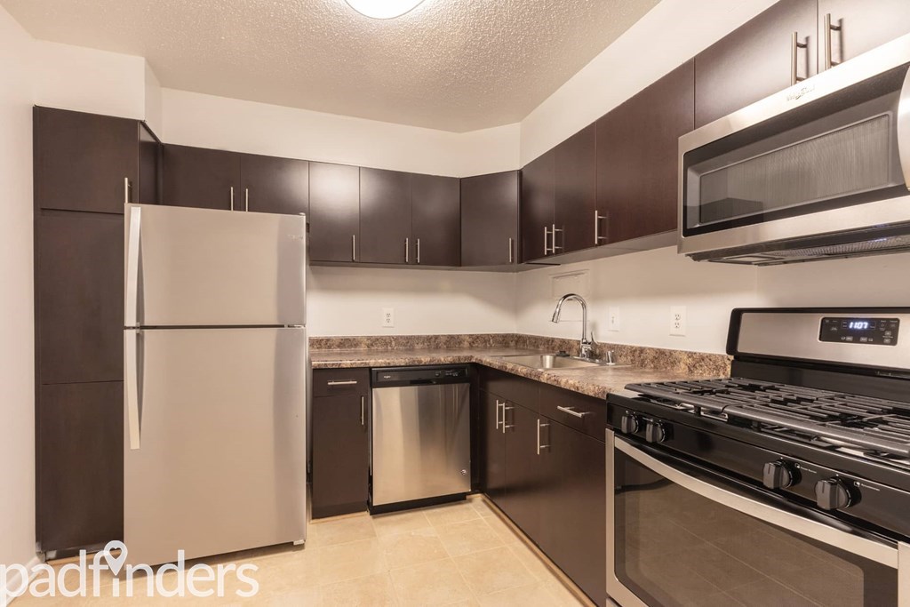 apartmentriver_watersidetowers_unit204_building901_a1-w_2018_kit1_rv