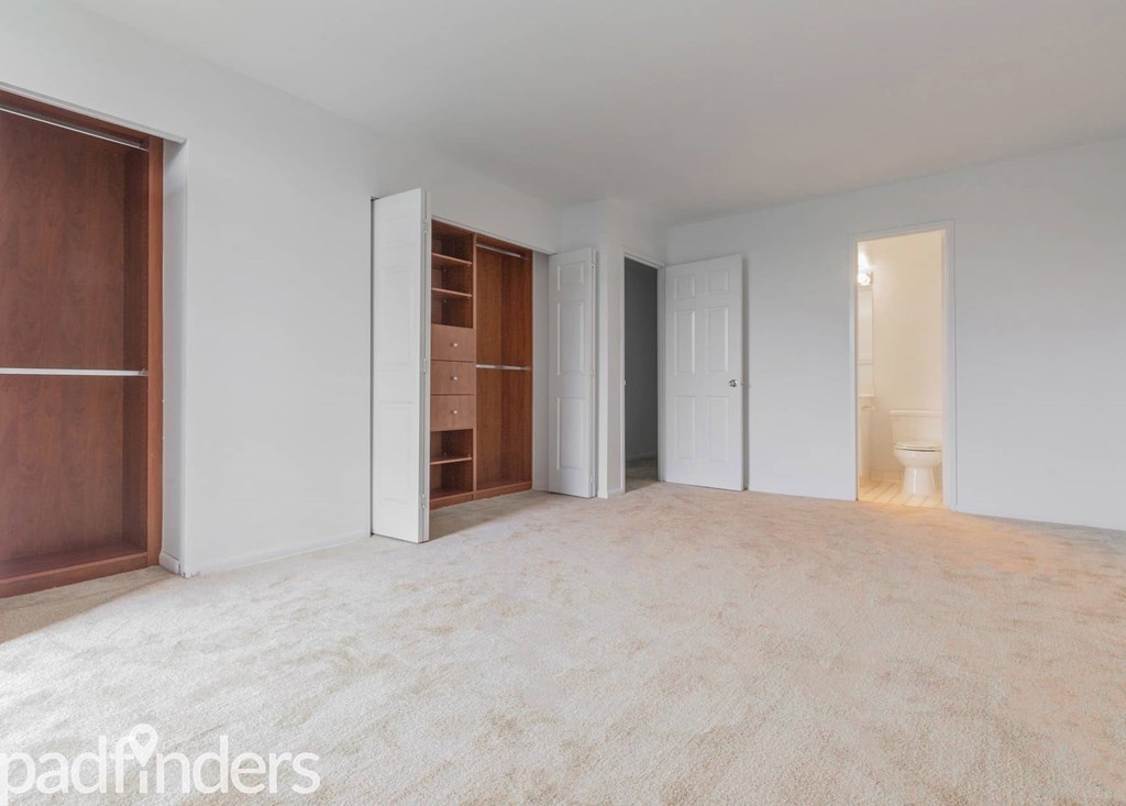 apartmentriver_watersidetowers_unit611b_tower-2bed-corner_2018_bed2_rv