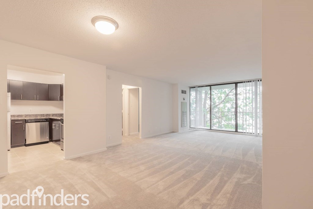 apartmentriver_watersidetowers_unit204_building901_a1-w_2018_liv1_rv