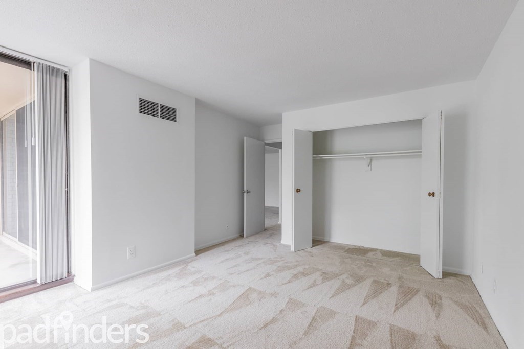 apartmentriver_watersidetowers_unit204_building901_a1-w_2018_bed2_rv